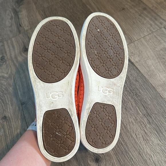 Ugg Coral Slip on shoes size 8 women’s - Picture 4 of 4